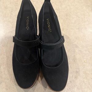 Vionic Women's Classic Black Loafers with Strap